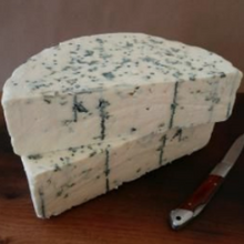 Load image into Gallery viewer, 100g Creamy Blue Vein Wedge - Made in Fiji